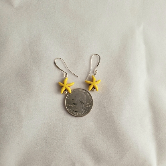 Yellow Howlite Starfish Earrings NEW - Picture 2 of 2